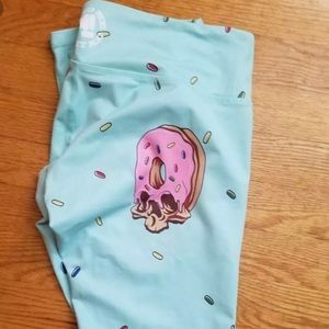 Fight me or feed me workout leggings